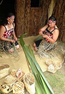 Maori craft of weaving / Wairakei Terraces NZ