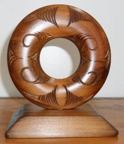 M05070 - Maori Hand-Carved Large Disc